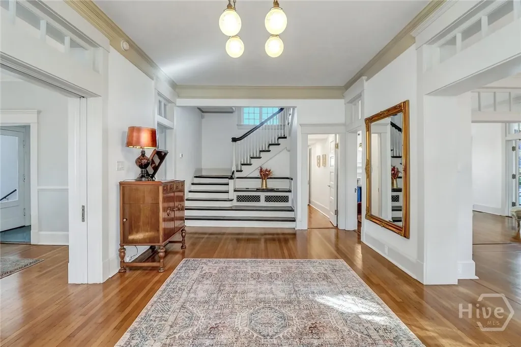 602 E Victory Drive Savannah GA 31405