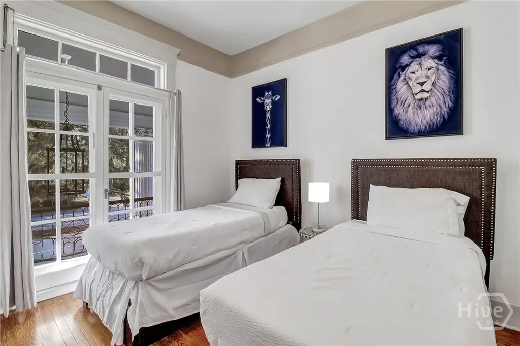 602 E Victory Drive Savannah GA 31405