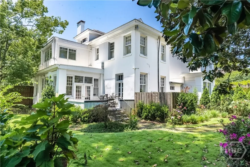 602 E Victory Drive Savannah GA 31405