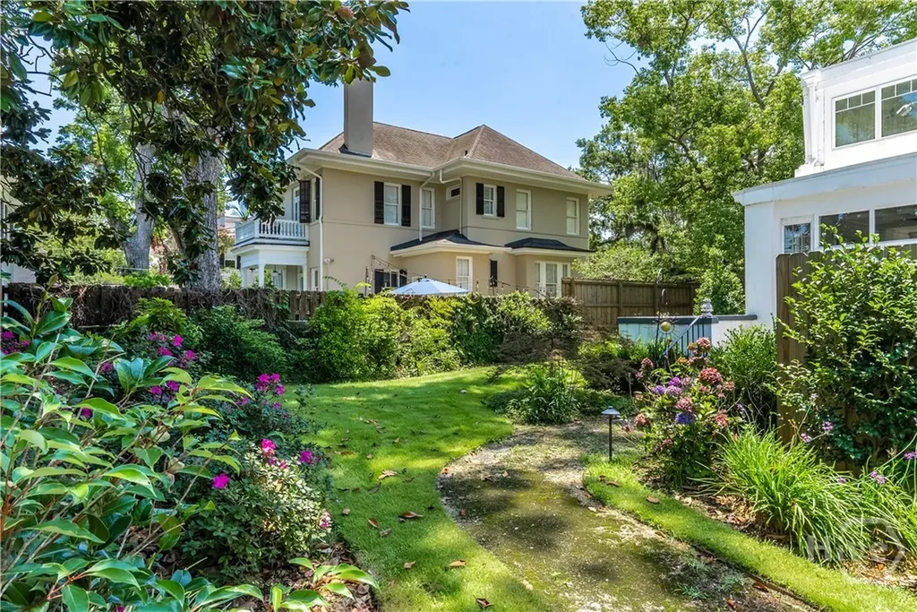 602 E Victory Drive Savannah GA 31405