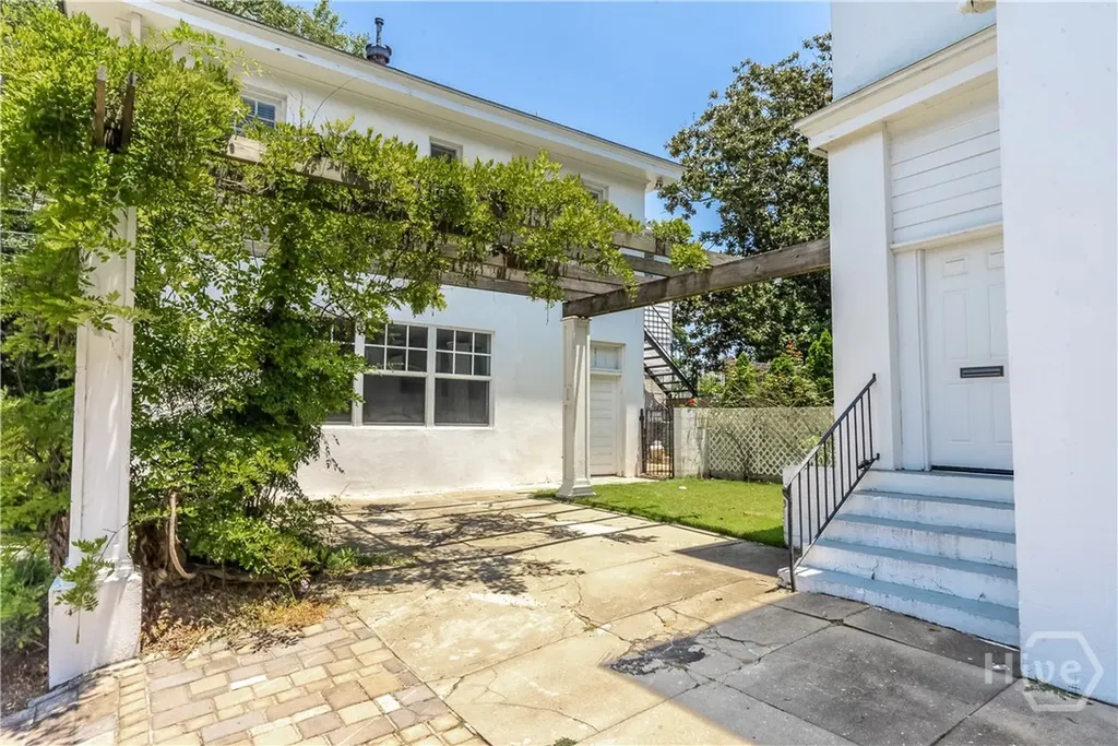 602 E Victory Drive Savannah GA 31405