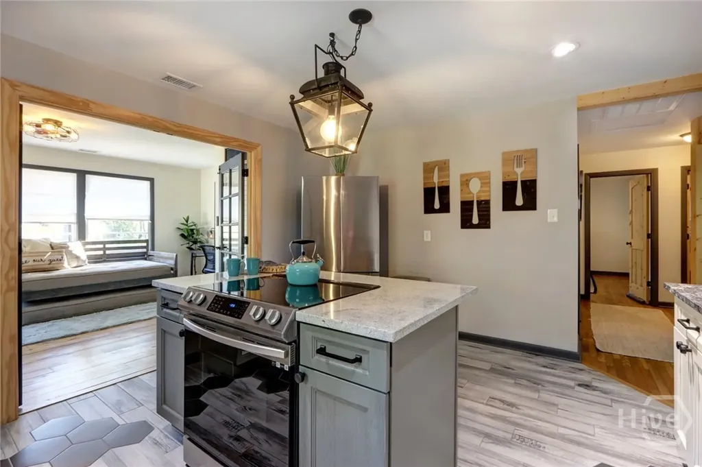 171 Smith Avenue Savannah GA 31408