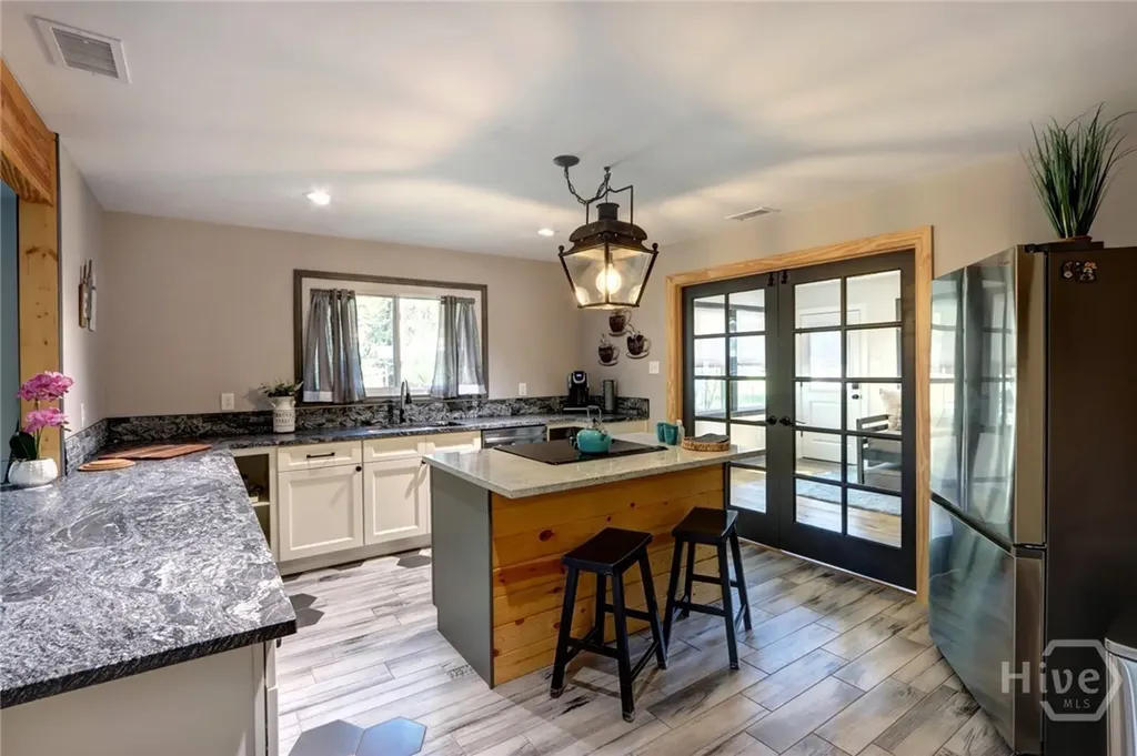 171 Smith Avenue Savannah GA 31408