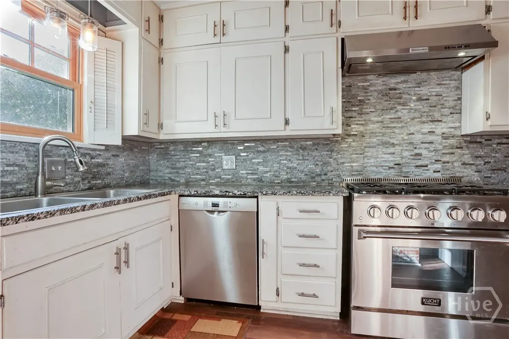 23 E 65th Street Savannah GA 31405