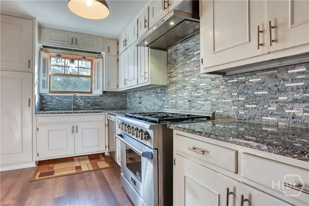 23 E 65th Street Savannah GA 31405
