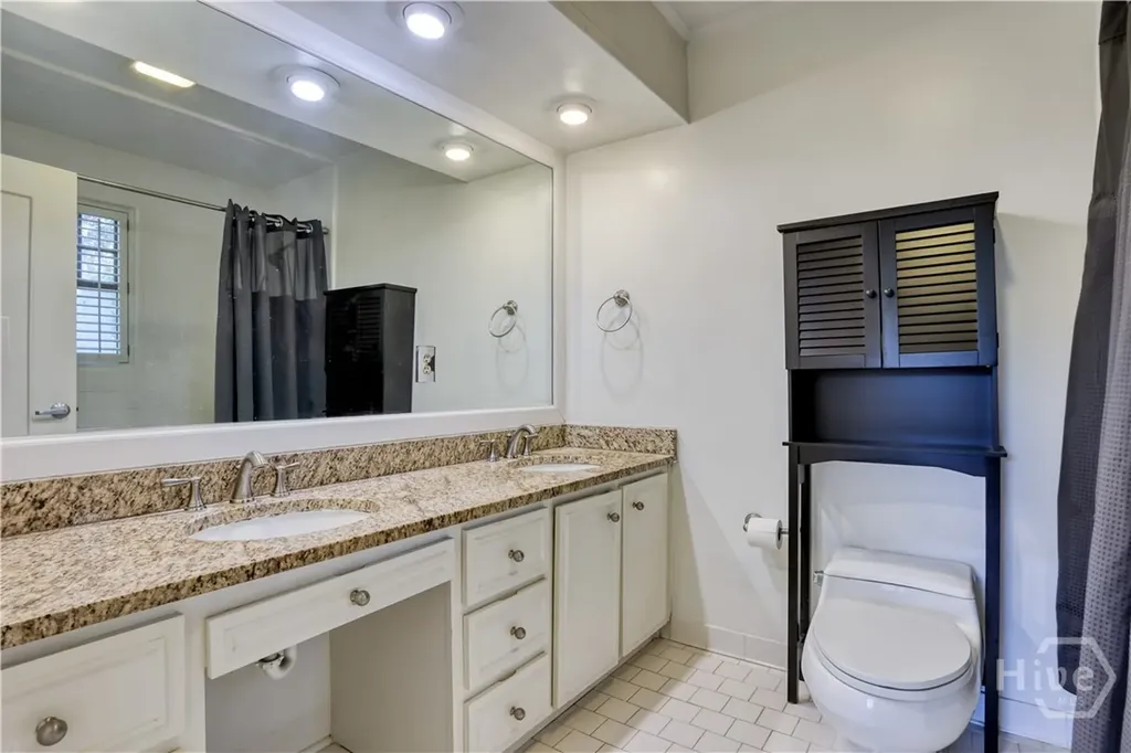 23 E 65th Street Savannah GA 31405