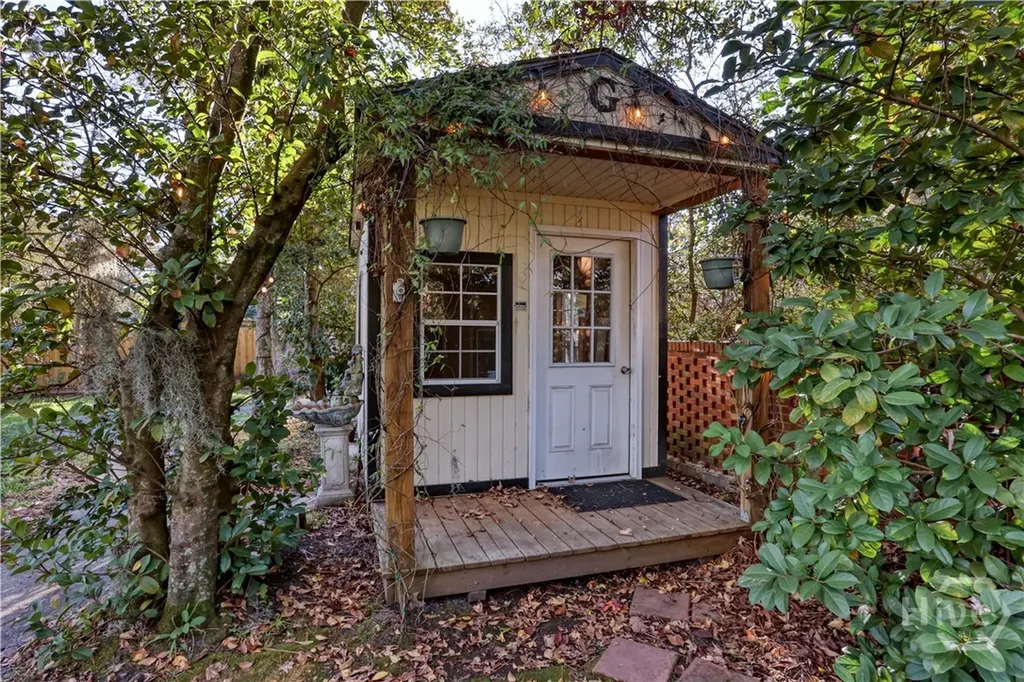 23 E 65th Street Savannah GA 31405