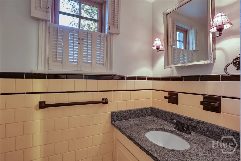 23 E 65th Street Savannah GA 31405