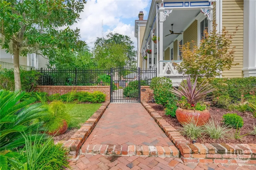 222 E Gwinnett Street Savannah GA 31401