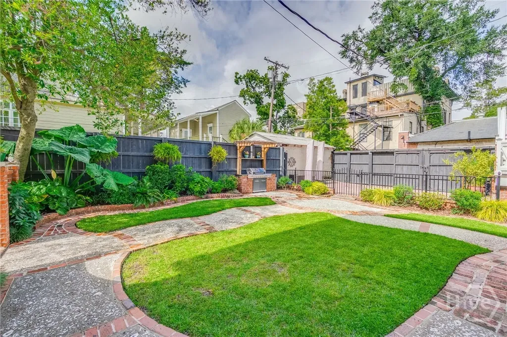 222 E Gwinnett Street Savannah GA 31401