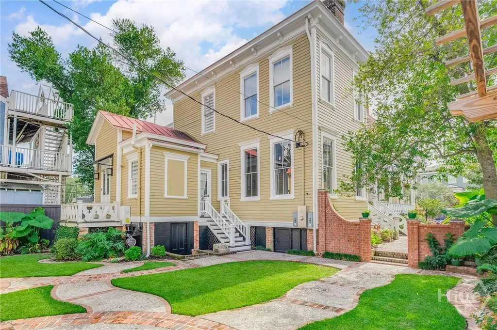 222 E Gwinnett Street Savannah GA 31401
