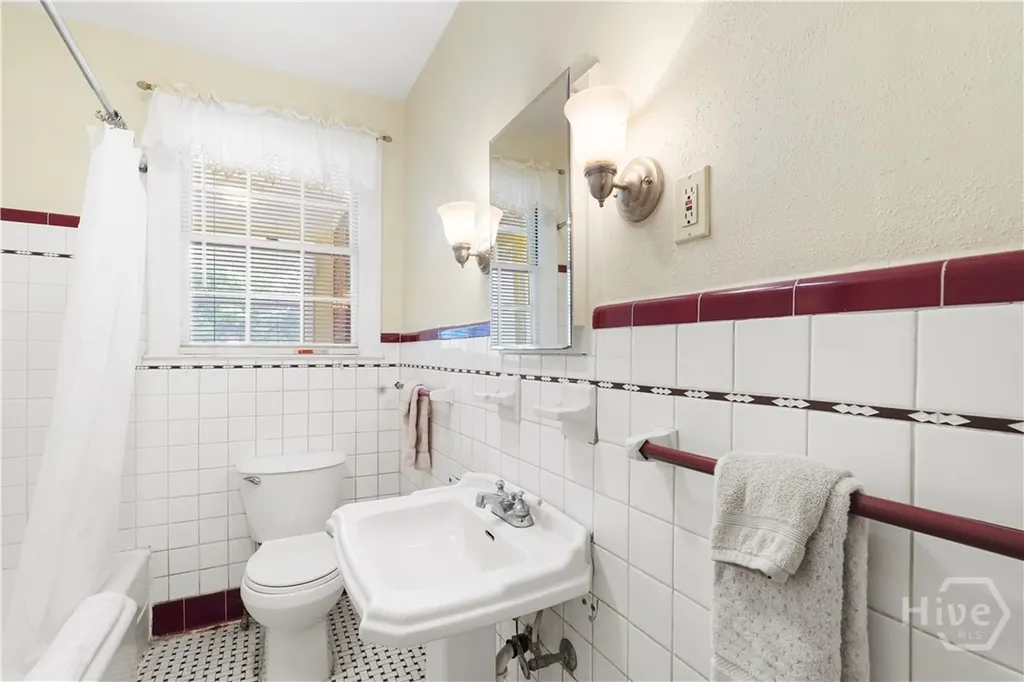 622 E 60th Street Savannah GA 31405
