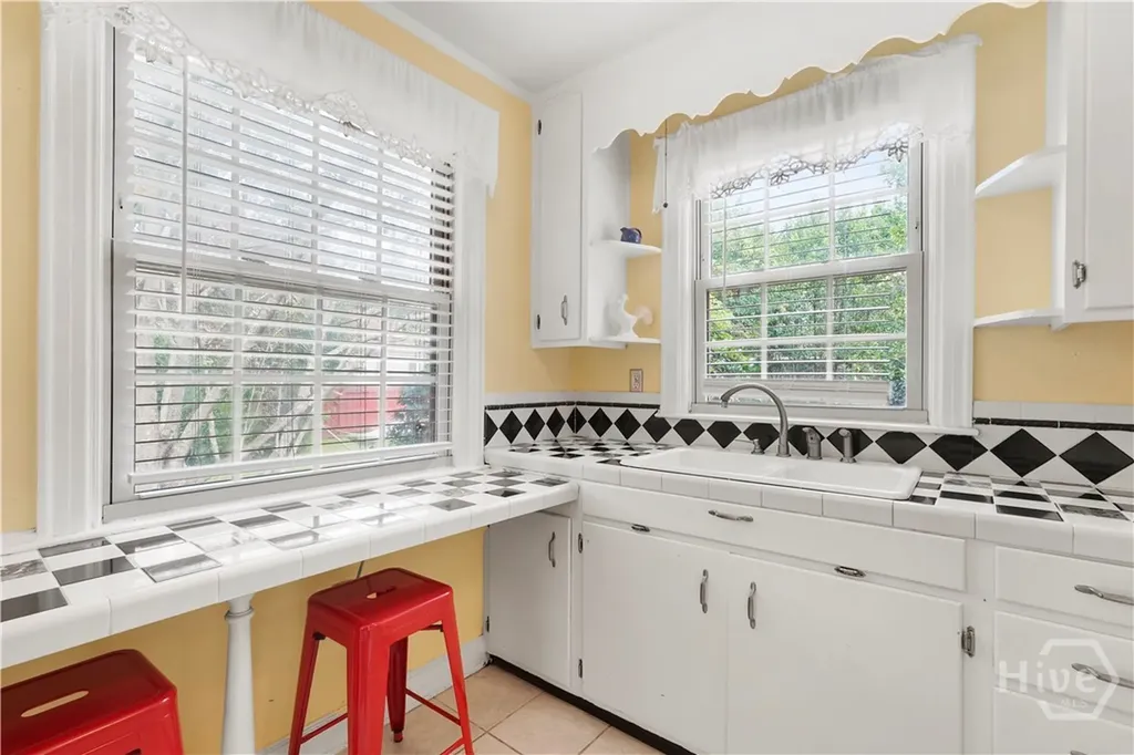 622 E 60th Street Savannah GA 31405
