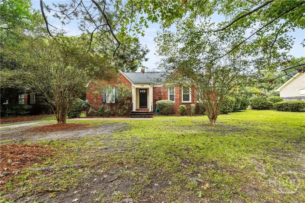 622 E 60th Street Savannah GA 31405