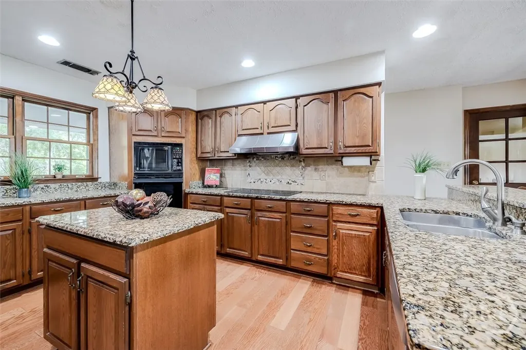126 Shore Road Savannah GA 31419