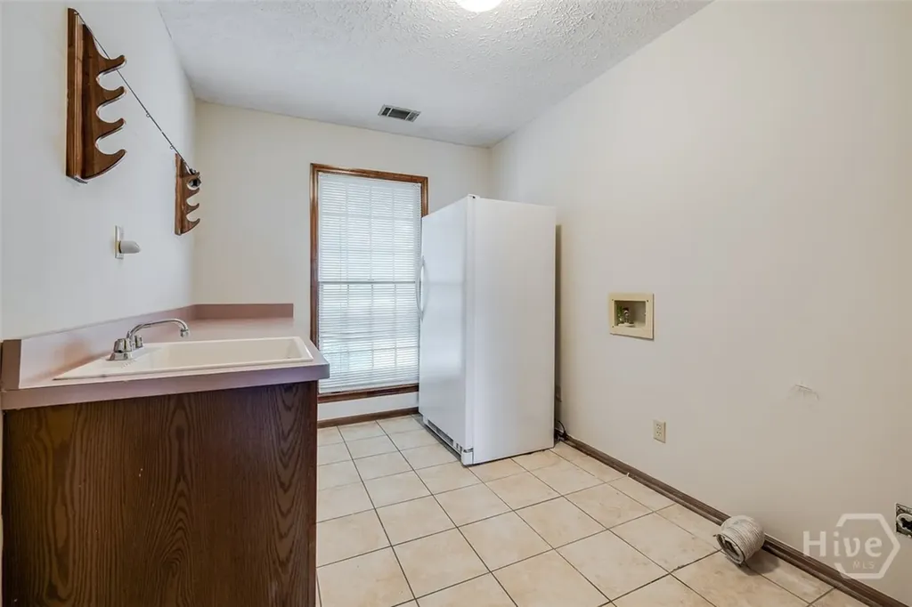 126 Shore Road Savannah GA 31419