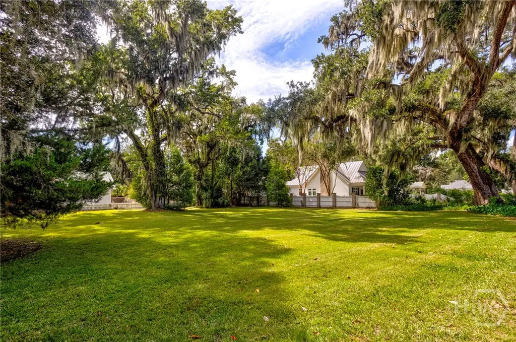 13 Saint Thomas Avenue Savannah GA 31406