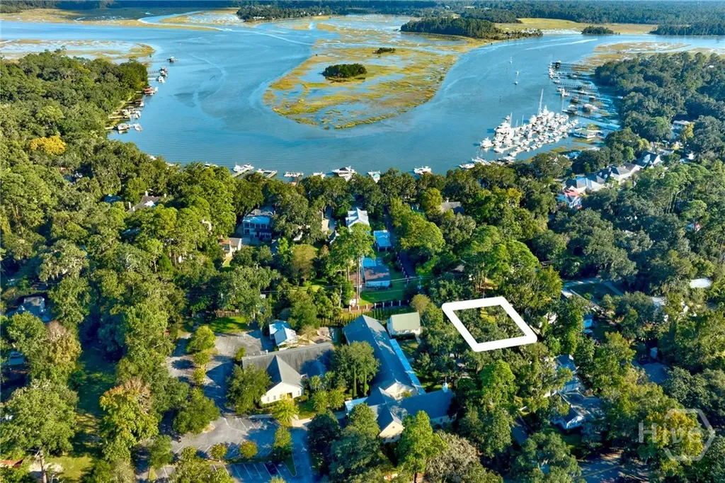 13 Saint Thomas Avenue Savannah GA 31406