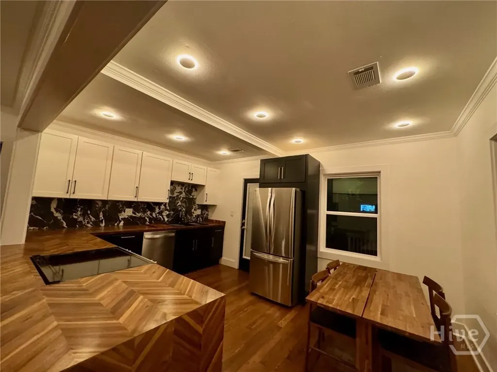 407 E 58th Street Savannah GA 31405