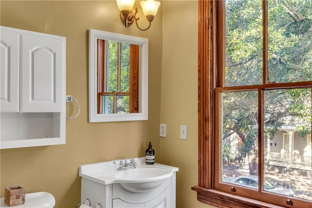 213 W Duffy Street Savannah GA 31401