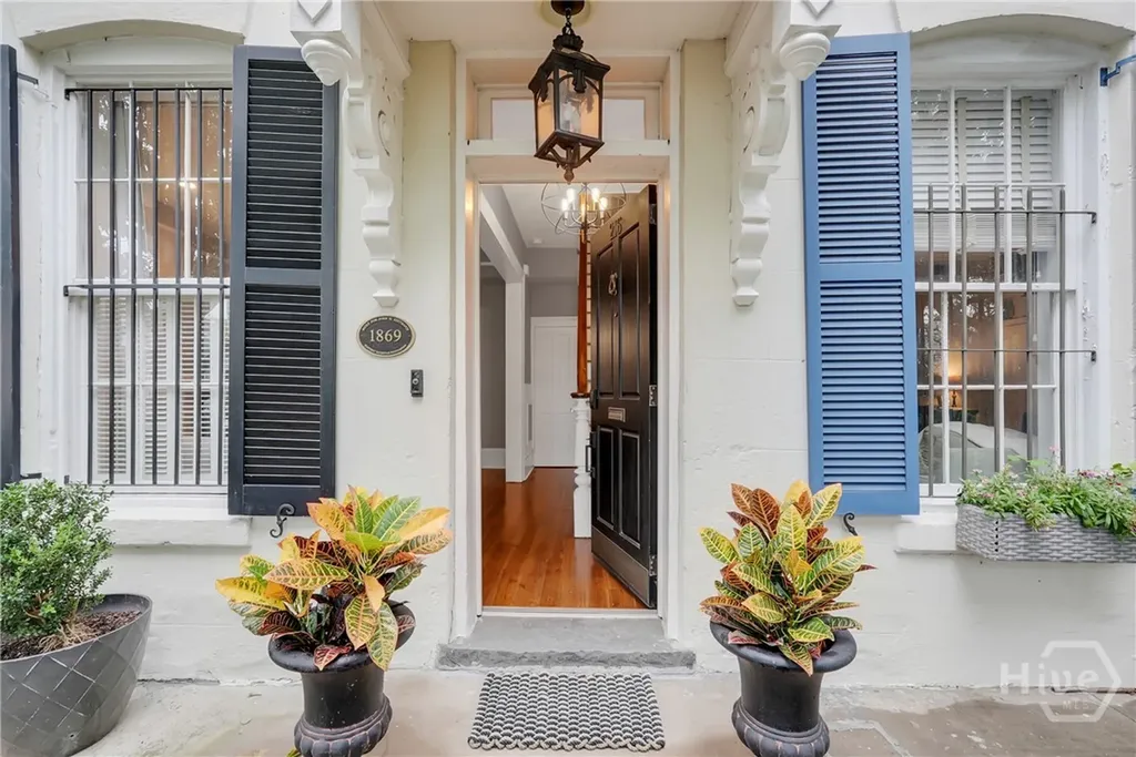 216 W Gaston Street Savannah GA 31401