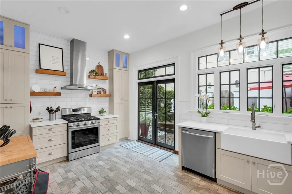 216 W Gaston Street Savannah GA 31401