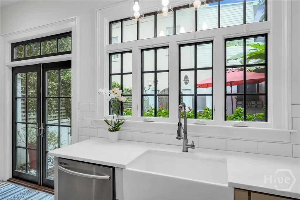 216 W Gaston Street Savannah GA 31401