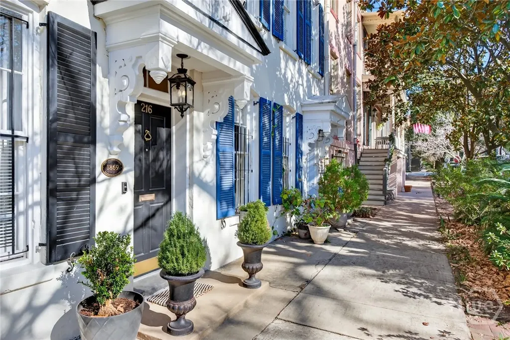 216 W Gaston Street Savannah GA 31401