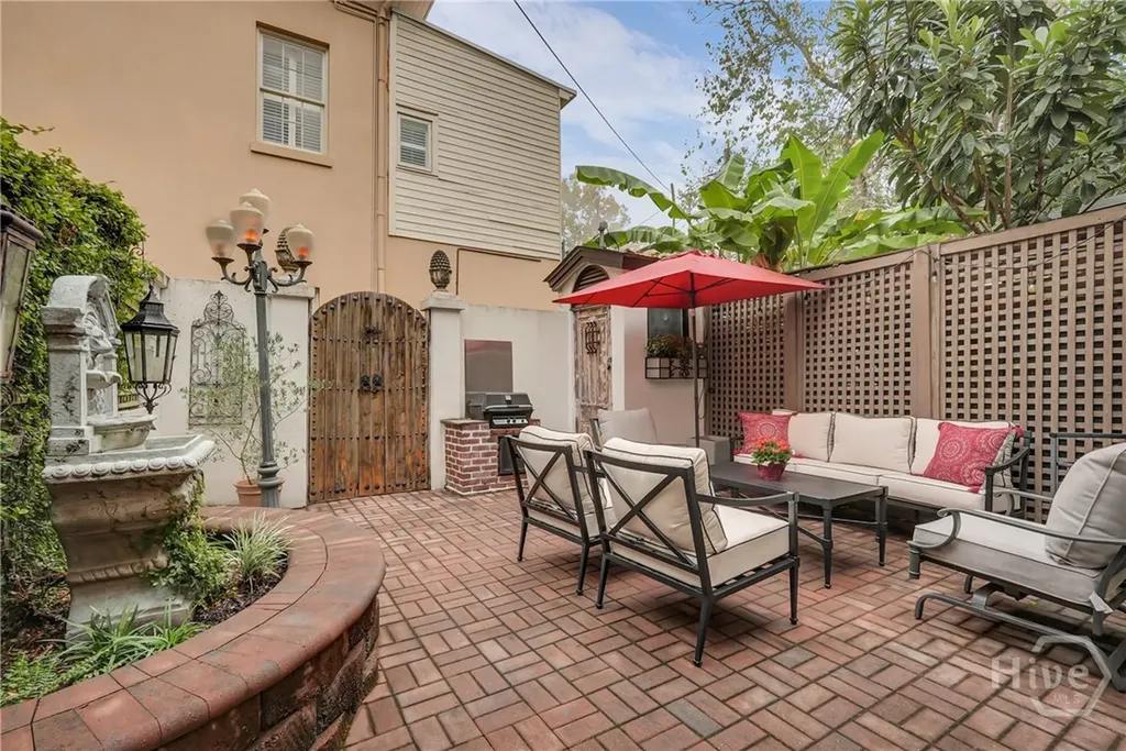 216 W Gaston Street Savannah GA 31401
