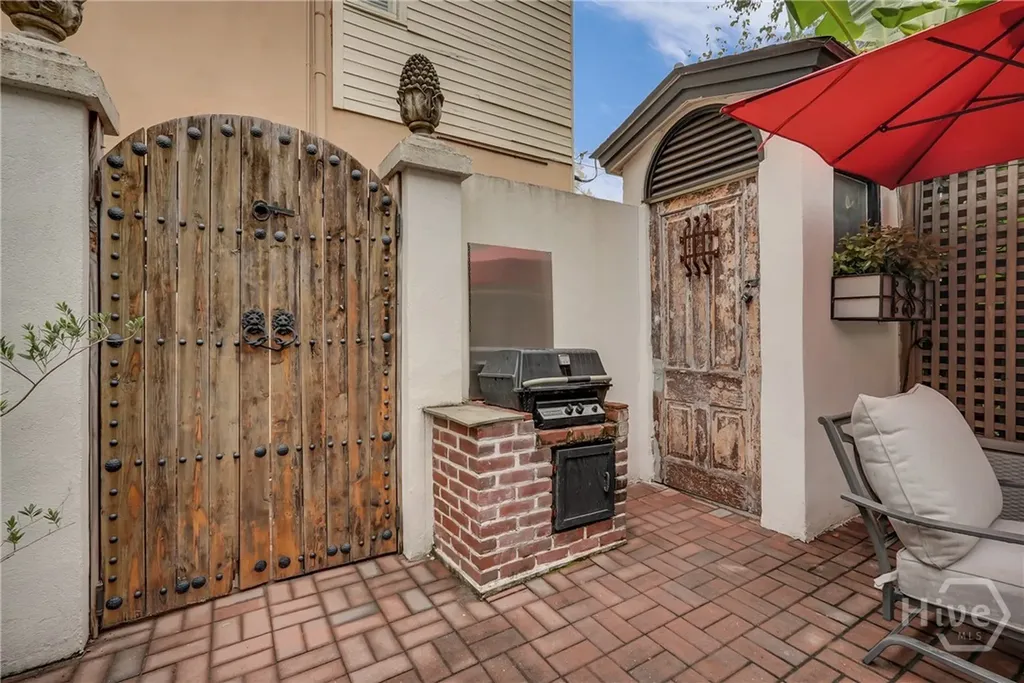 216 W Gaston Street Savannah GA 31401