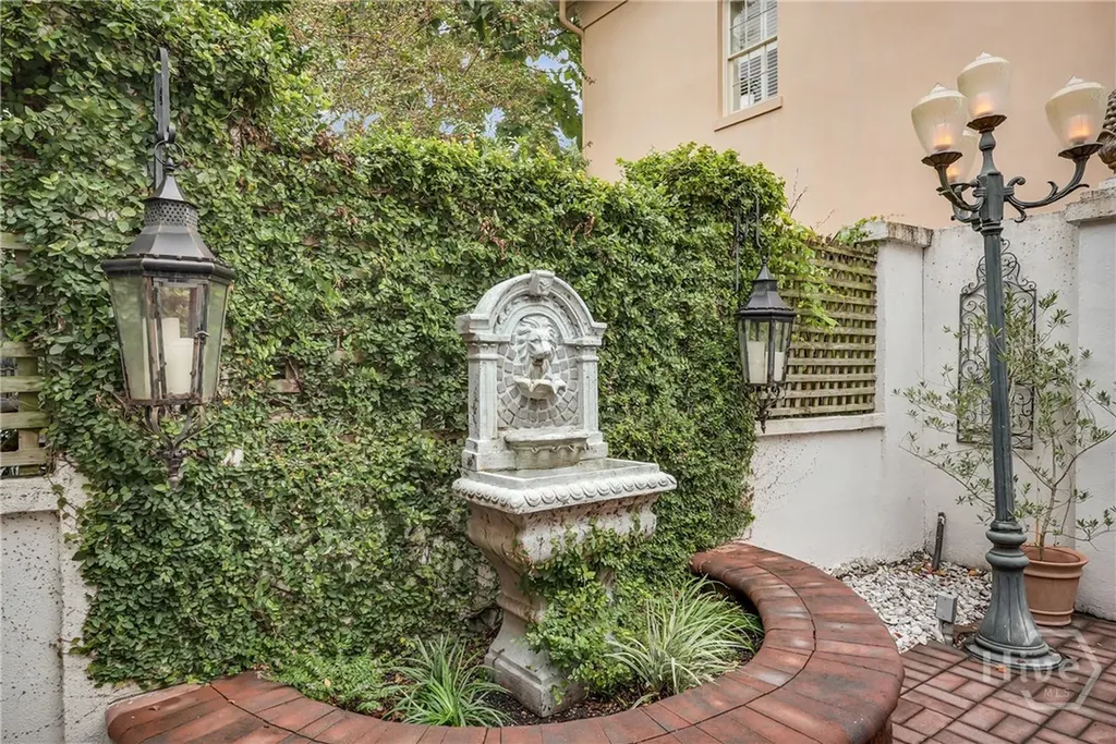 216 W Gaston Street Savannah GA 31401