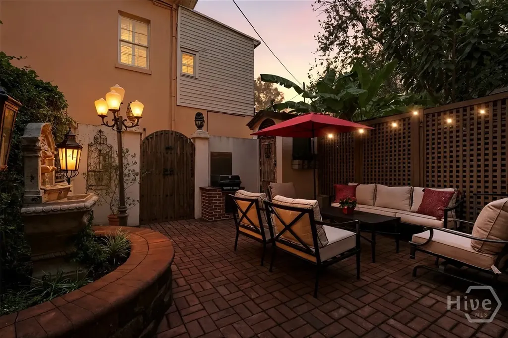 216 W Gaston Street Savannah GA 31401