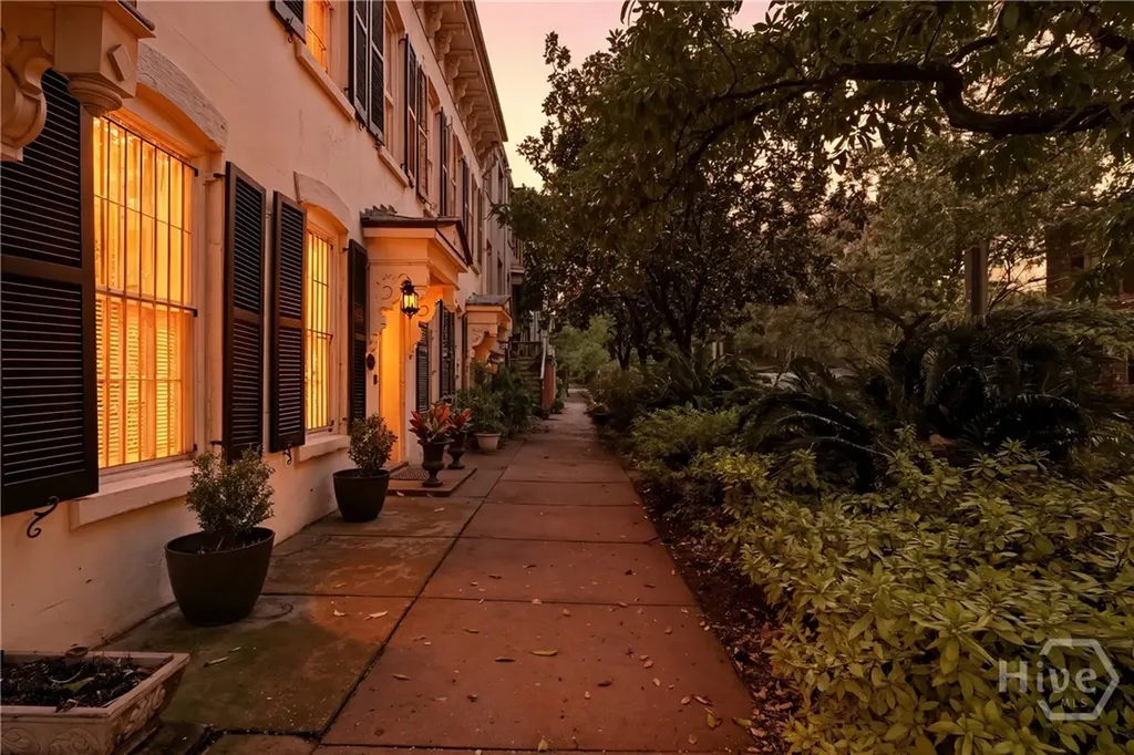 216 W Gaston Street Savannah GA 31401