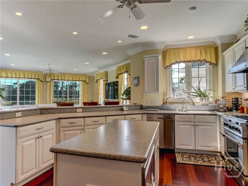 10 Pineside Lane Savannah GA 31411