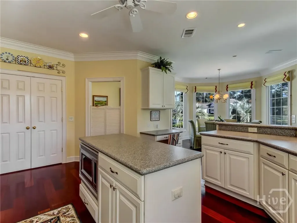 10 Pineside Lane Savannah GA 31411