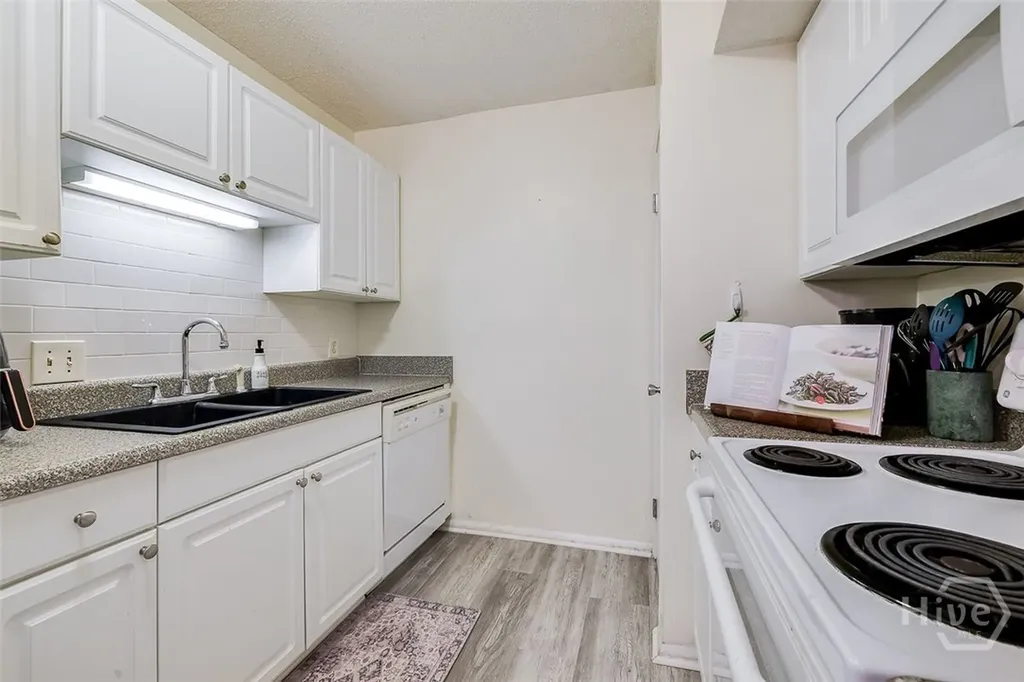 401 N Cromwell Road Savannah GA 31410
