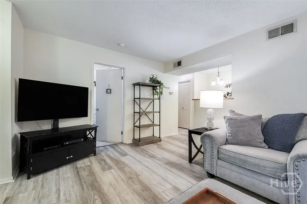401 N Cromwell Road Savannah GA 31410
