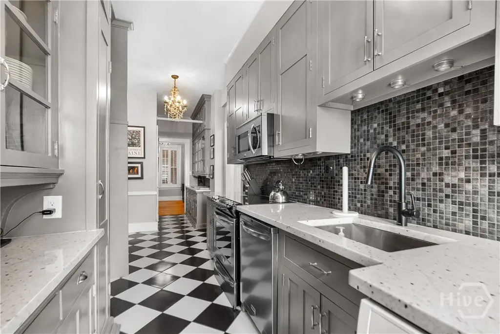 24 E Liberty Street Savannah GA 31401