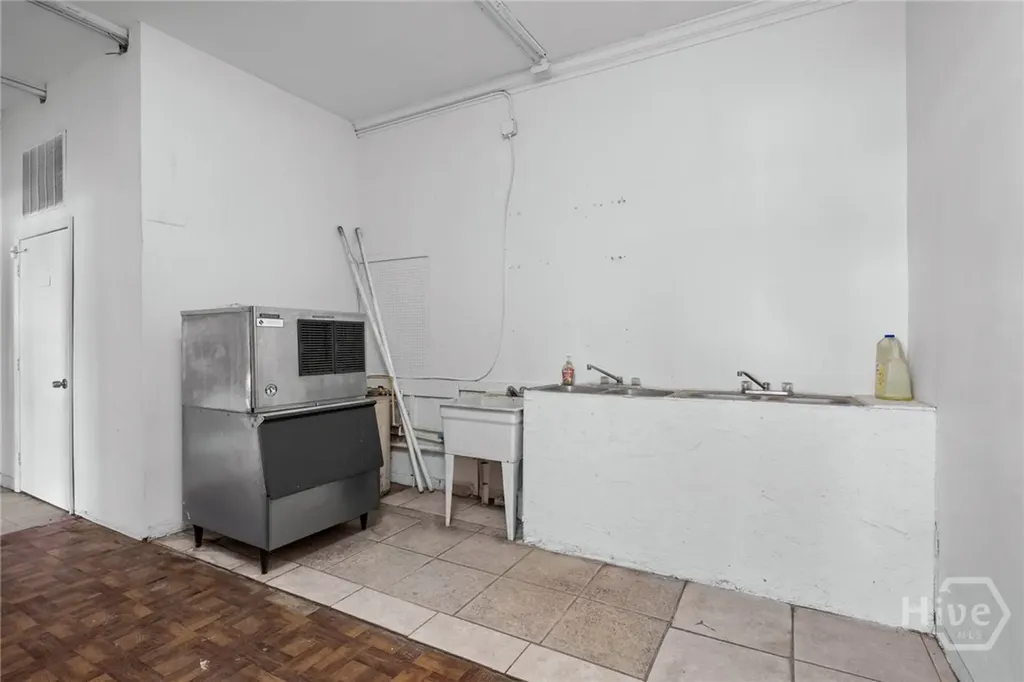 2203 Skidaway Road Savannah GA 31404
