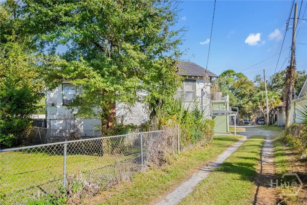2203 Skidaway Road Savannah GA 31404