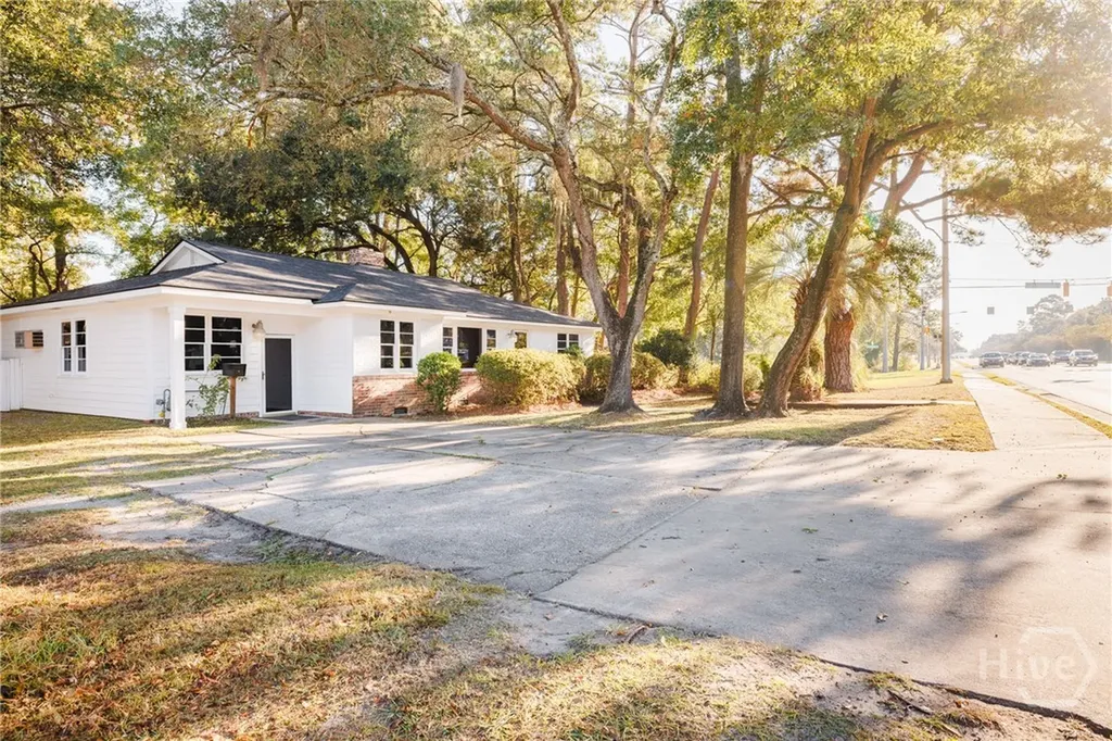 112 E Derenne Avenue Savannah GA 31405