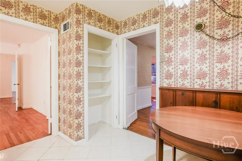 112 E Derenne Avenue Savannah GA 31405