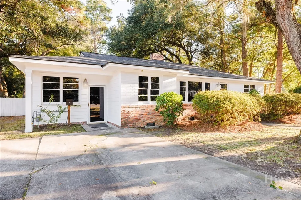 112 E Derenne Avenue Savannah GA 31405