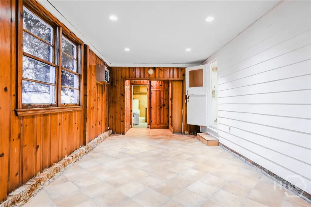 112 E Derenne Avenue Savannah GA 31405
