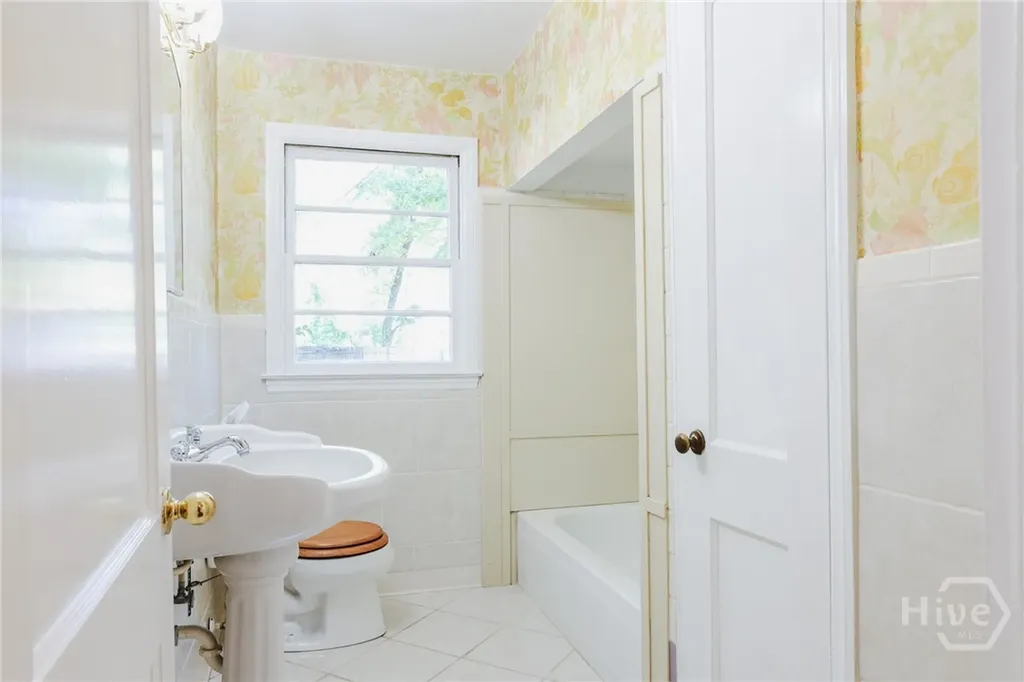 112 E Derenne Avenue Savannah GA 31405