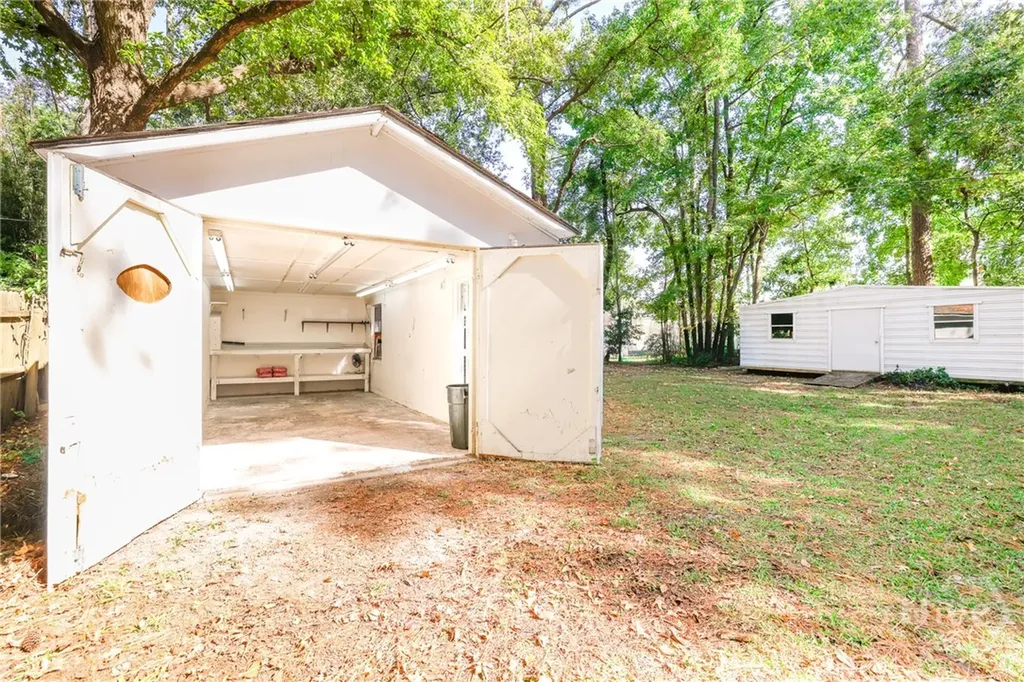 112 E Derenne Avenue Savannah GA 31405