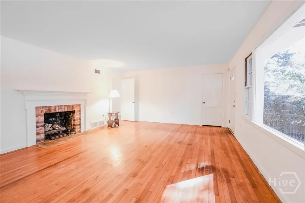 112 E Derenne Avenue Savannah GA 31405