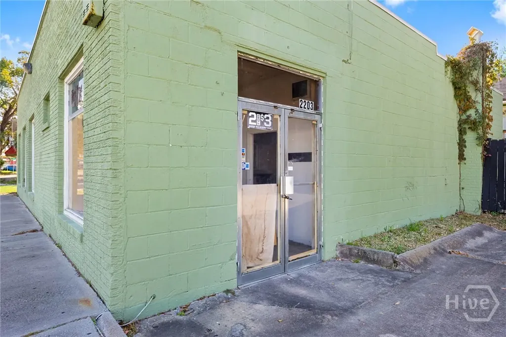 2203 Skidaway Road Savannah GA 31404