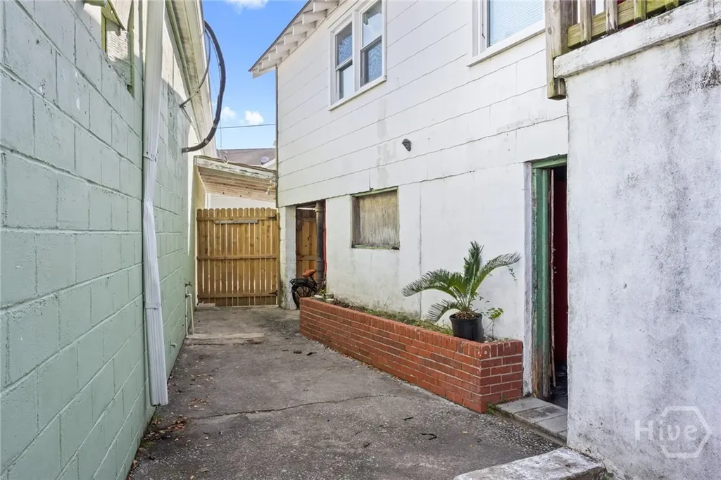 2203 Skidaway Road Savannah GA 31404