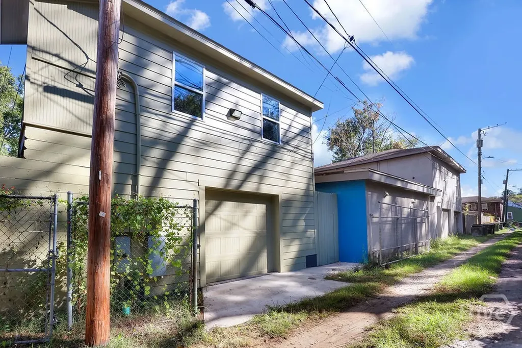 913-917 W 38th Street Savannah GA 31401